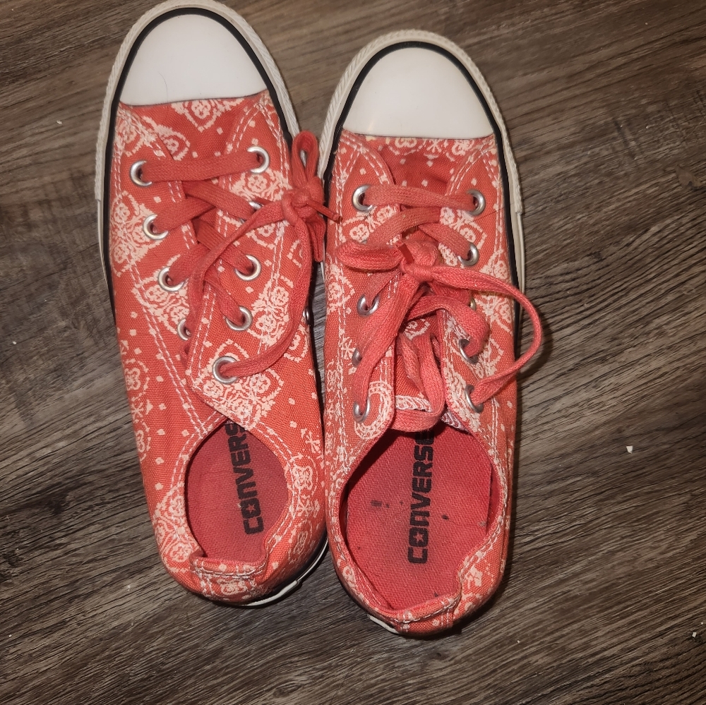 Converse women's red/pink paisley size 6